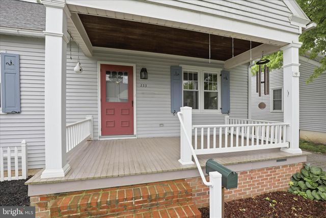 233 E FERDINAND ST, Manheim, PA 17545