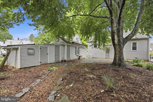 233 E FERDINAND ST, Manheim, PA 17545