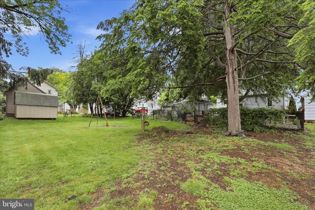 233 E FERDINAND ST, Manheim, PA 17545
