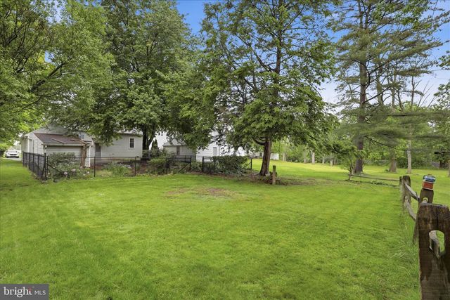 233 E FERDINAND ST, Manheim, PA 17545