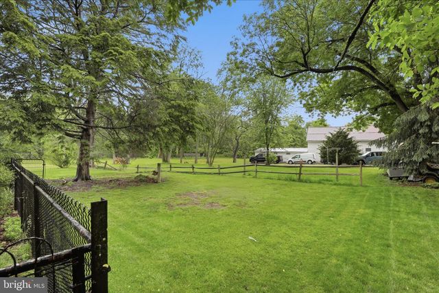 233 E FERDINAND ST, Manheim, PA 17545