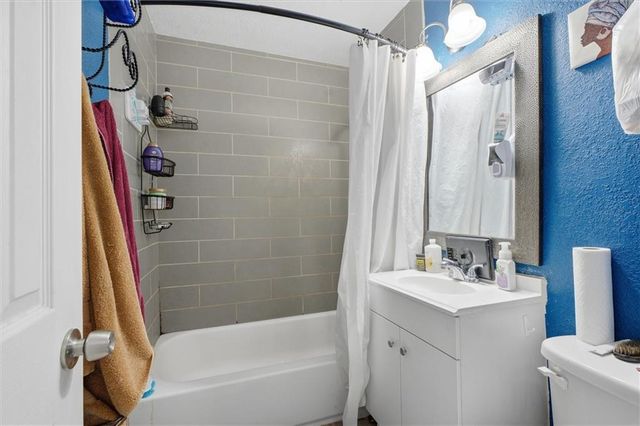 4828 N Tullis Drive, Kansas City, MO 64119