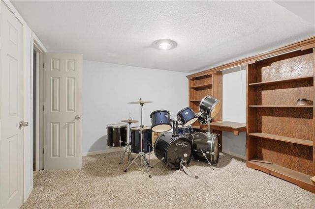 4828 N Tullis Drive, Kansas City, MO 64119