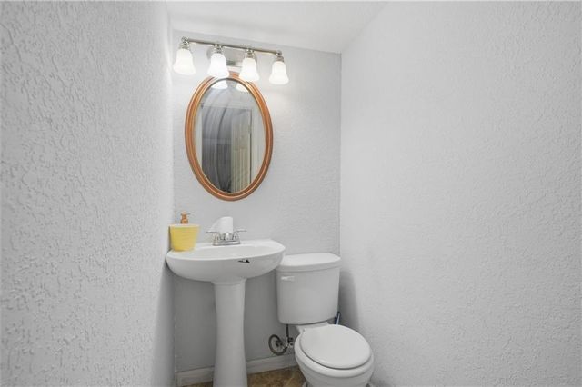 4828 N Tullis Drive, Kansas City, MO 64119