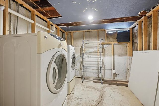 4828 N Tullis Drive, Kansas City, MO 64119