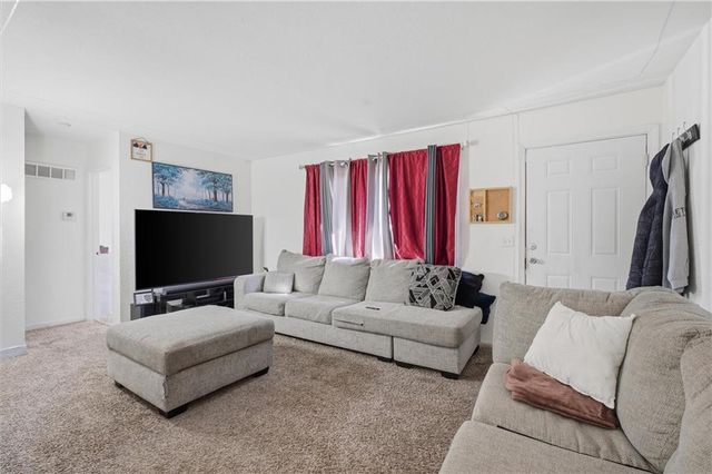 4828 N Tullis Drive, Kansas City, MO 64119