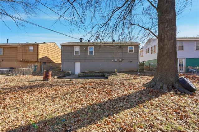 4828 N Tullis Drive, Kansas City, MO 64119