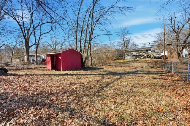 4828 N Tullis Drive, Kansas City, MO 64119