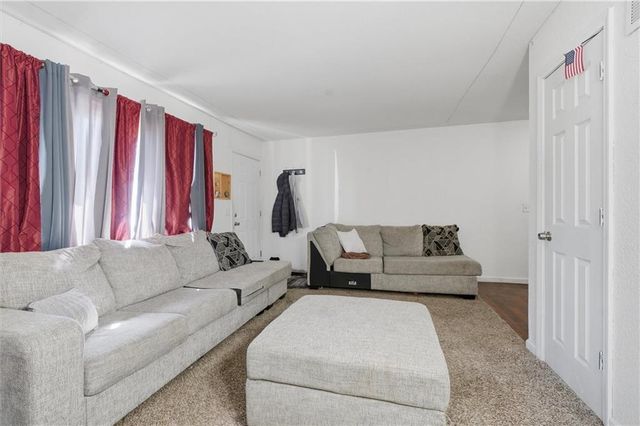 4828 N Tullis Drive, Kansas City, MO 64119