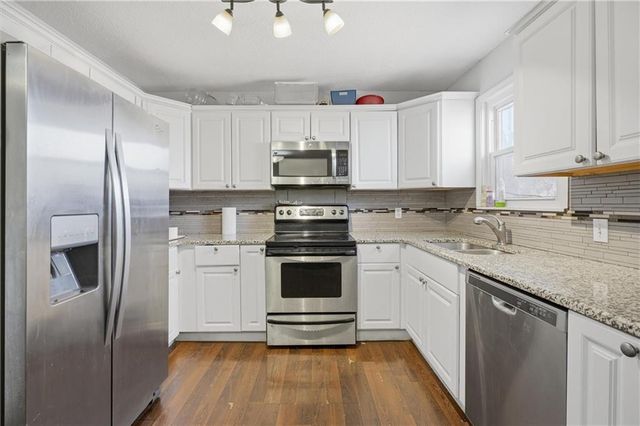 4828 N Tullis Drive, Kansas City, MO 64119