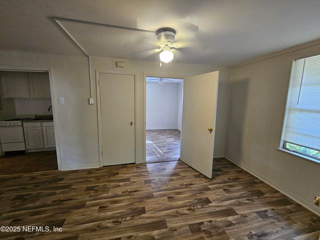 2514 ALGONQUIN Avenue B, Jacksonville, FL 32210