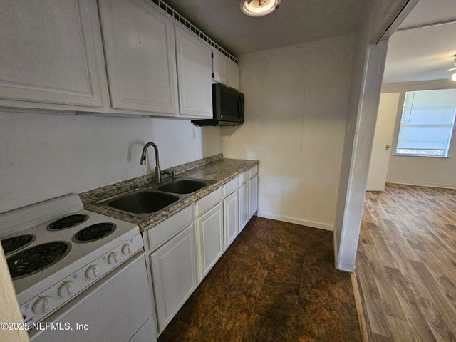 2514 ALGONQUIN Avenue B, Jacksonville, FL 32210