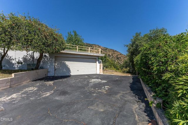 890 Ridgeside Drive, Monrovia, CA 91016