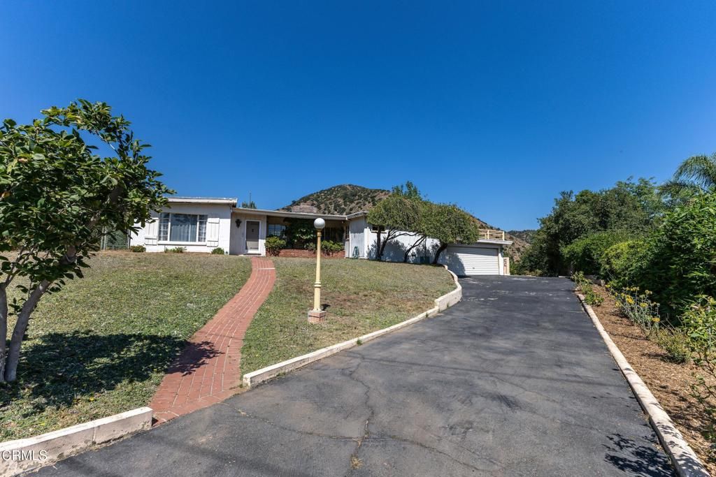 890 Ridgeside Drive, Monrovia, CA 91016