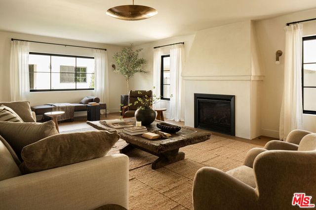 933 S Sycamore Avenue, Los Angeles, CA 90036