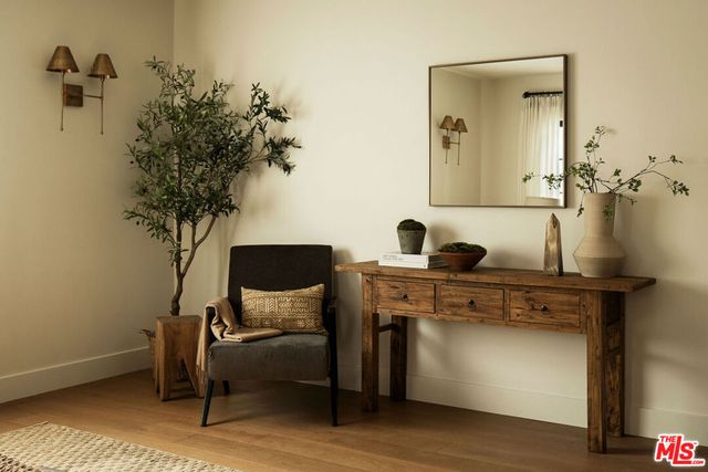 933 S Sycamore Avenue, Los Angeles, CA 90036