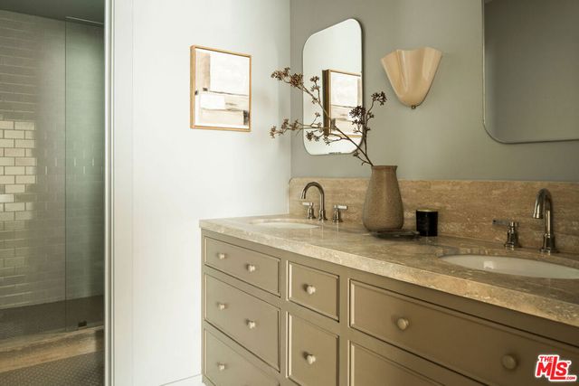 933 S Sycamore Avenue, Los Angeles, CA 90036