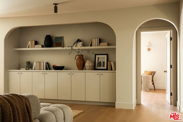 933 S Sycamore Avenue, Los Angeles, CA 90036