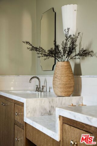 933 S Sycamore Avenue, Los Angeles, CA 90036