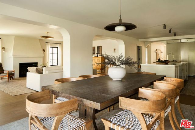 933 S Sycamore Avenue, Los Angeles, CA 90036