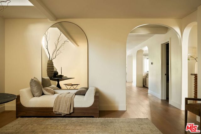 933 S Sycamore Avenue, Los Angeles, CA 90036