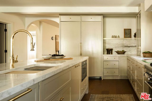 933 S Sycamore Avenue, Los Angeles, CA 90036