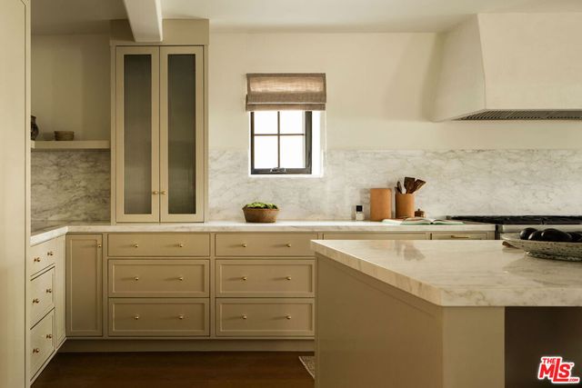 933 S Sycamore Avenue, Los Angeles, CA 90036