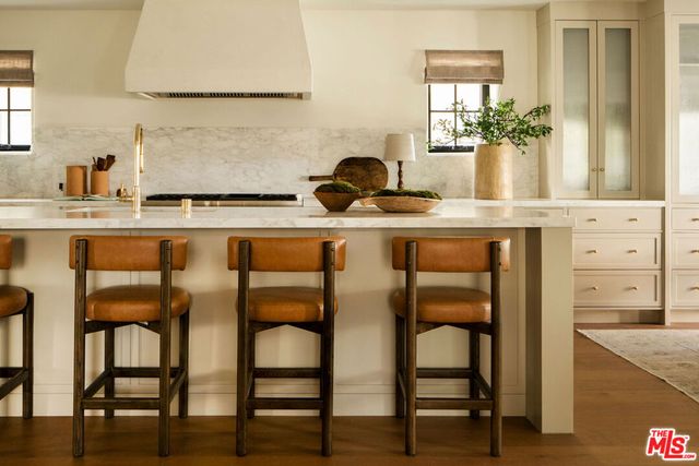 933 S Sycamore Avenue, Los Angeles, CA 90036