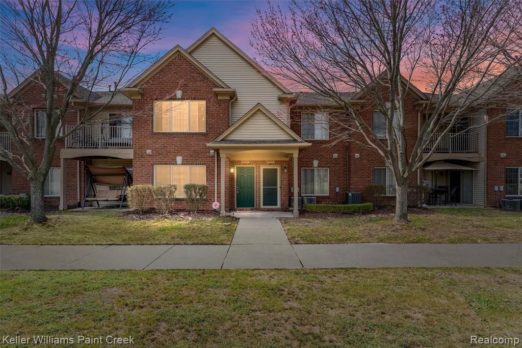 45542 Hidden View Court, Utica, MI 48315