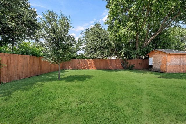 2621 Burning Tree Lane, Irving, TX 75062