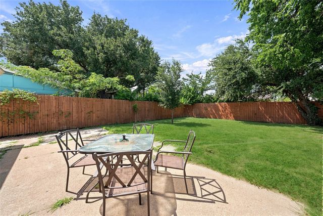 2621 Burning Tree Lane, Irving, TX 75062