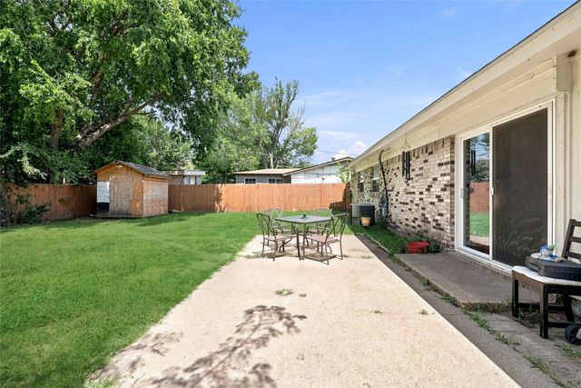 2621 Burning Tree Lane, Irving, TX 75062