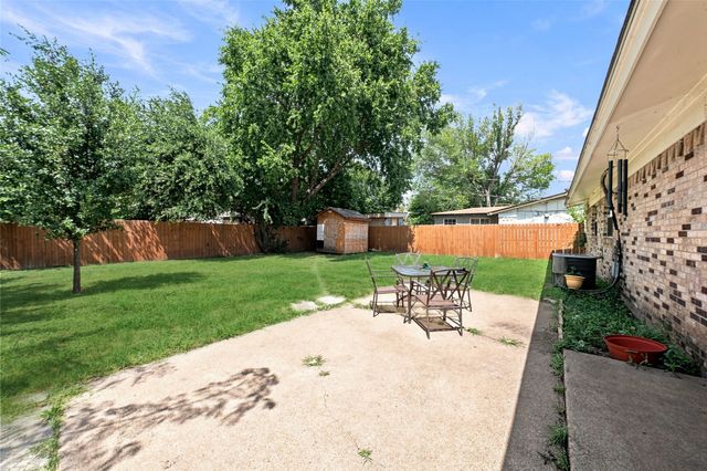 2621 Burning Tree Lane, Irving, TX 75062