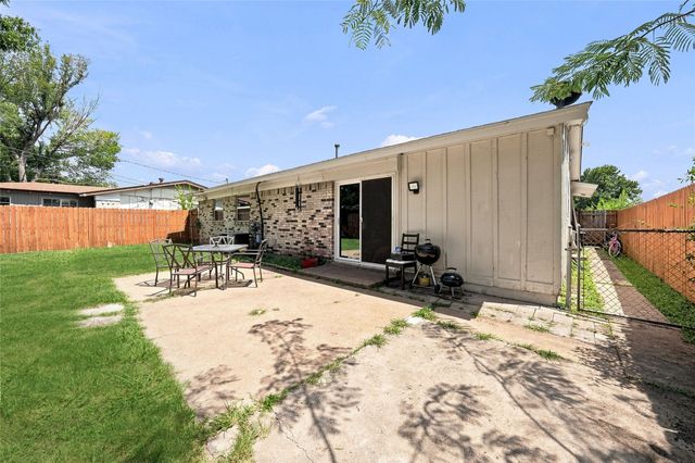 2621 Burning Tree Lane, Irving, TX 75062