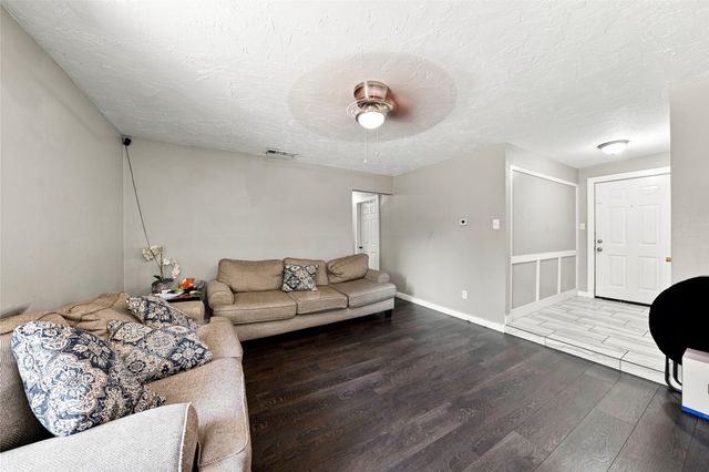 2621 Burning Tree Lane, Irving, TX 75062