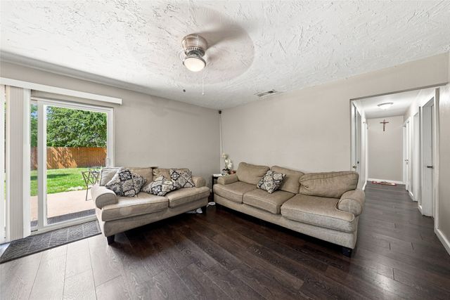 2621 Burning Tree Lane, Irving, TX 75062