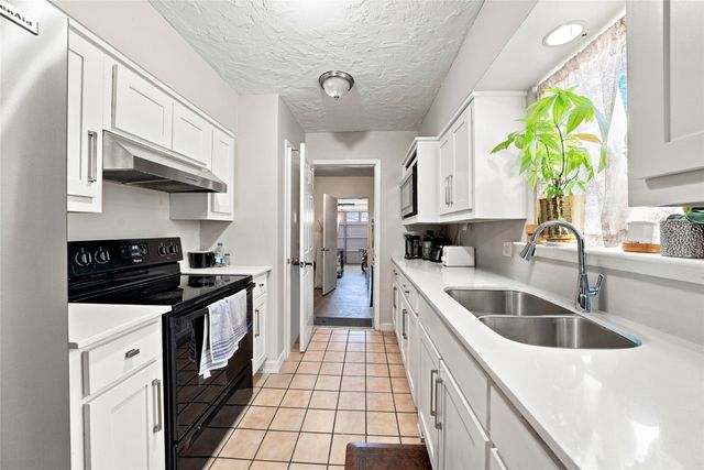 2621 Burning Tree Lane, Irving, TX 75062