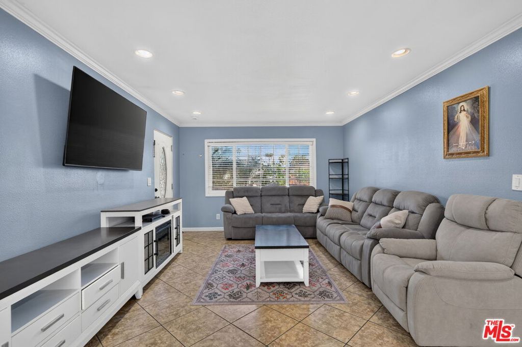 248 E 186th Street, Carson, CA 90746 — photo 4