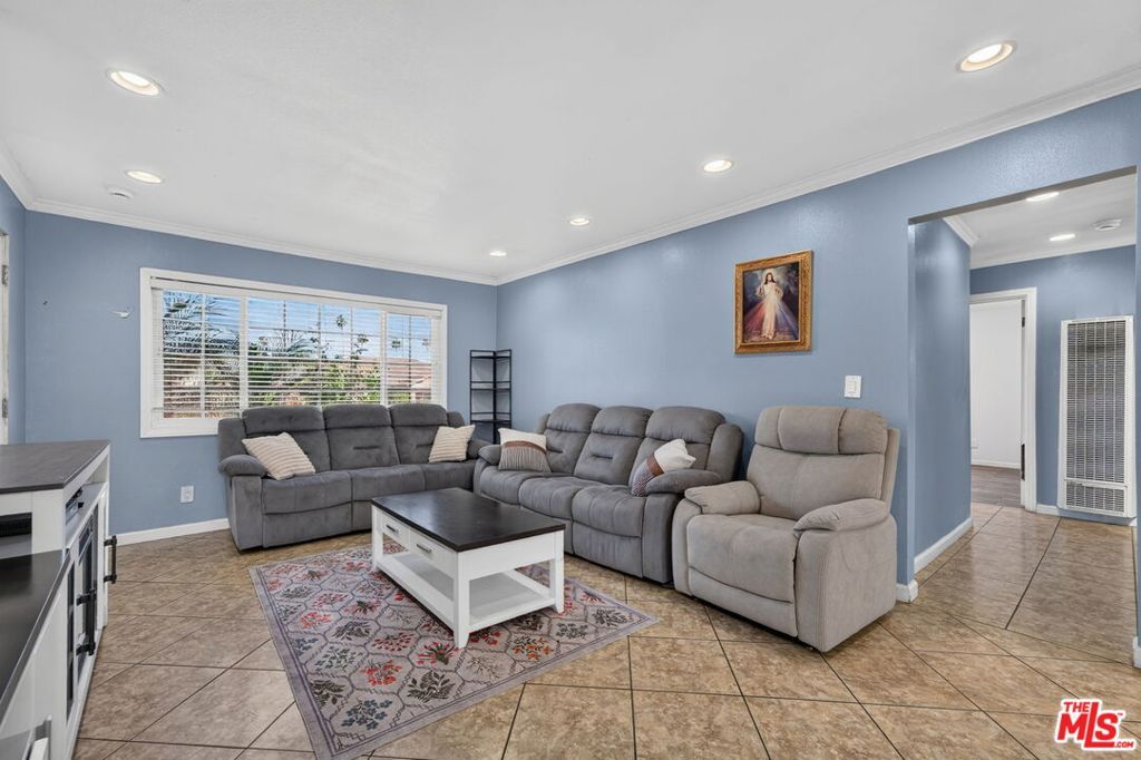 248 E 186th Street, Carson, CA 90746 — photo 5