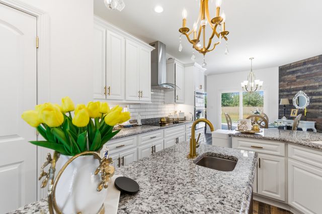 556 Larkspur Dr, Clarksville, TN 37043