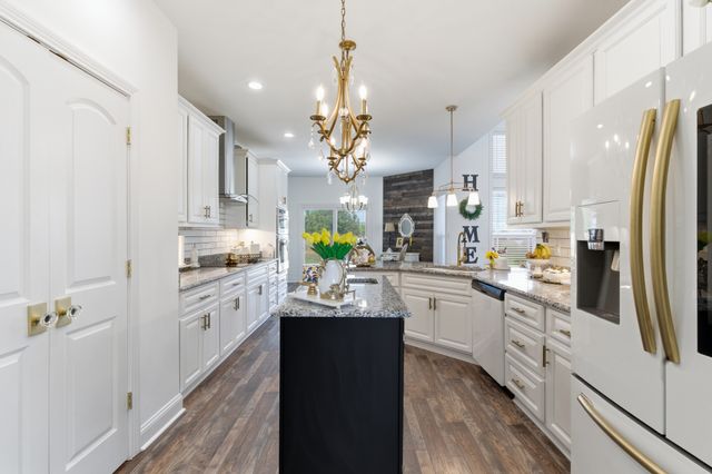 556 Larkspur Dr, Clarksville, TN 37043
