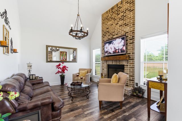 556 Larkspur Dr, Clarksville, TN 37043