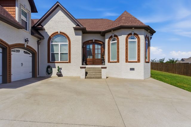 556 Larkspur Dr, Clarksville, TN 37043