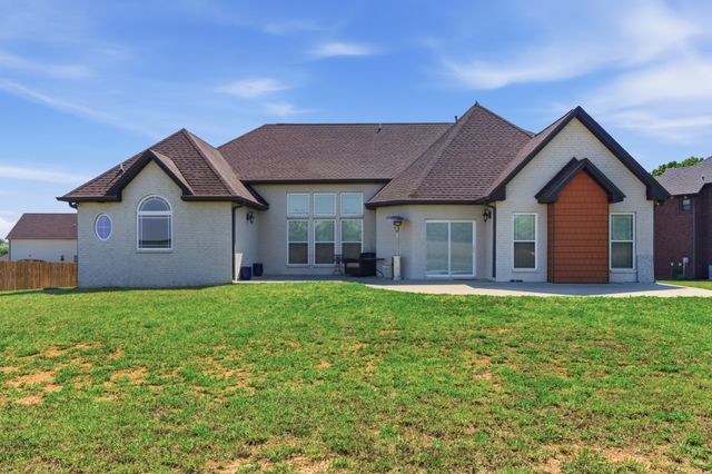 556 Larkspur Dr, Clarksville, TN 37043