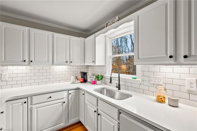 7013 Orchard Path Drive, Clemmons, NC 27012