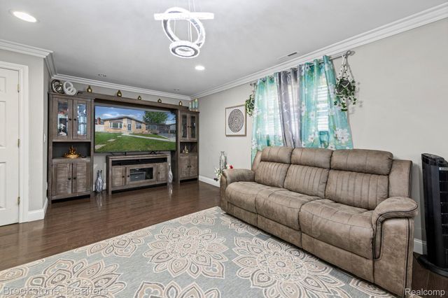 31758 Eiffel Avenue, Warren, MI 48088