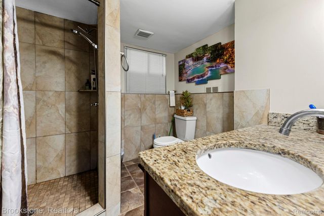 31758 Eiffel Avenue, Warren, MI 48088