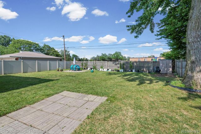 31758 Eiffel Avenue, Warren, MI 48088
