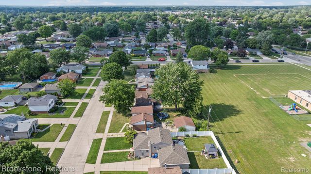 31758 Eiffel Avenue, Warren, MI 48088