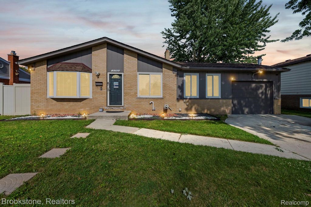 31758 Eiffel Avenue, Warren, MI 48088